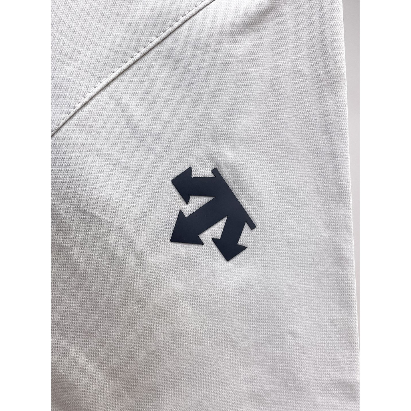<p>Descente 休闲短裤(灰)</p>