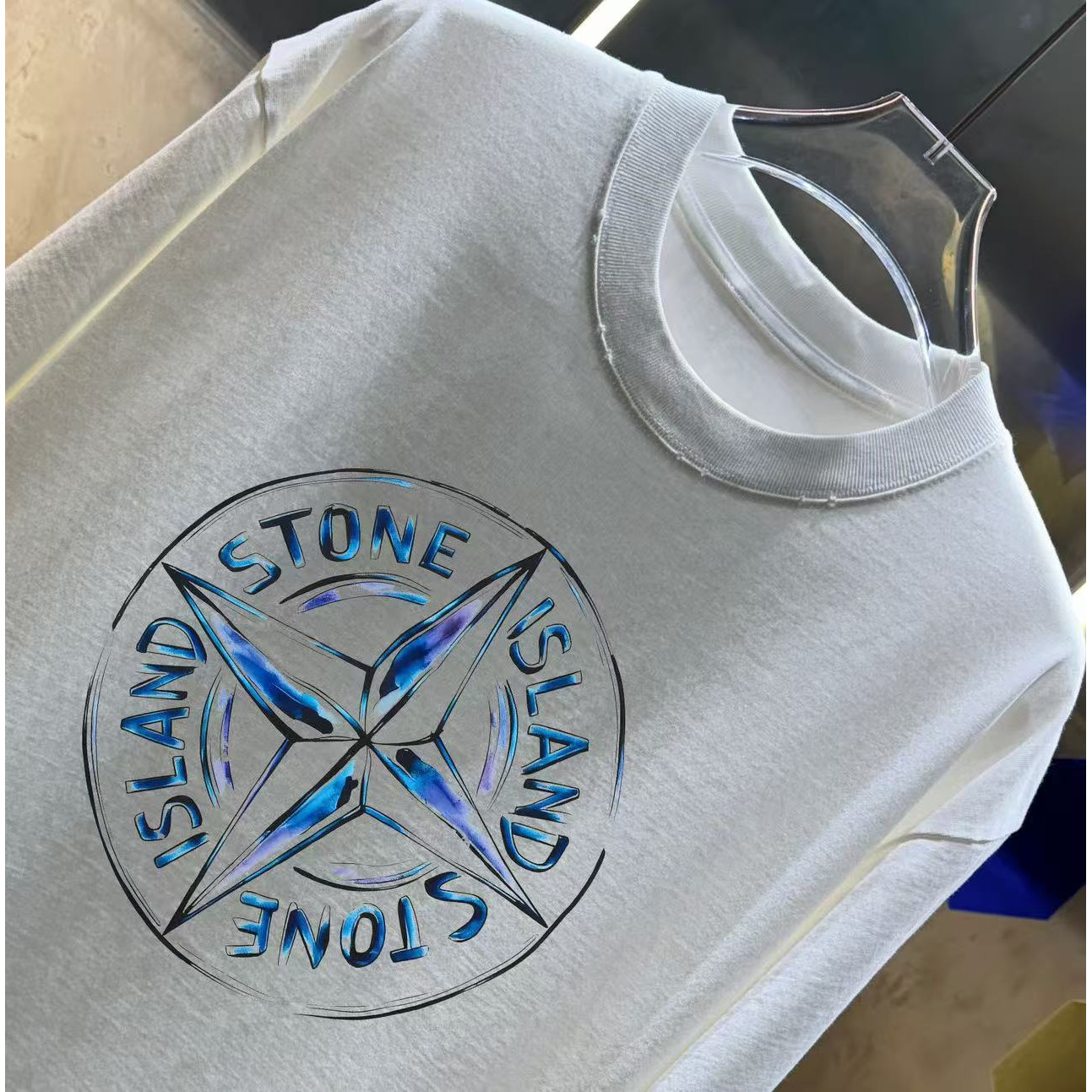 <p>Stone Island 洗水磨破短袖(洗水白)</p>