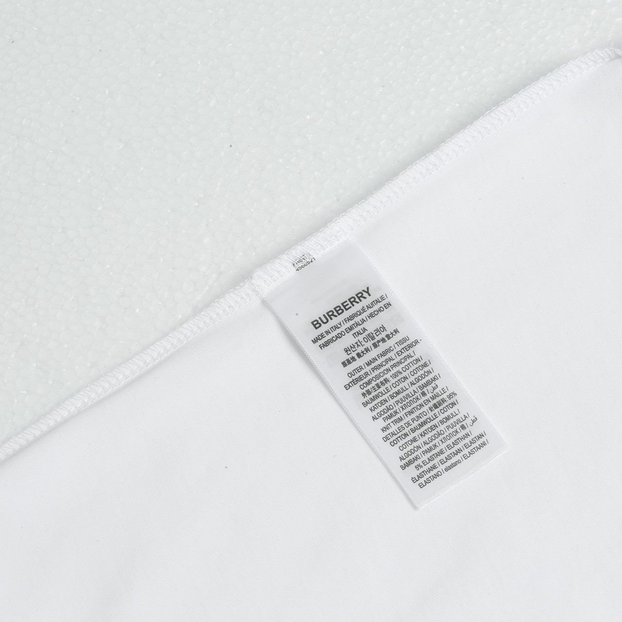 <p>Burberry &nbsp;logo绣花短袖T恤(白)</p>