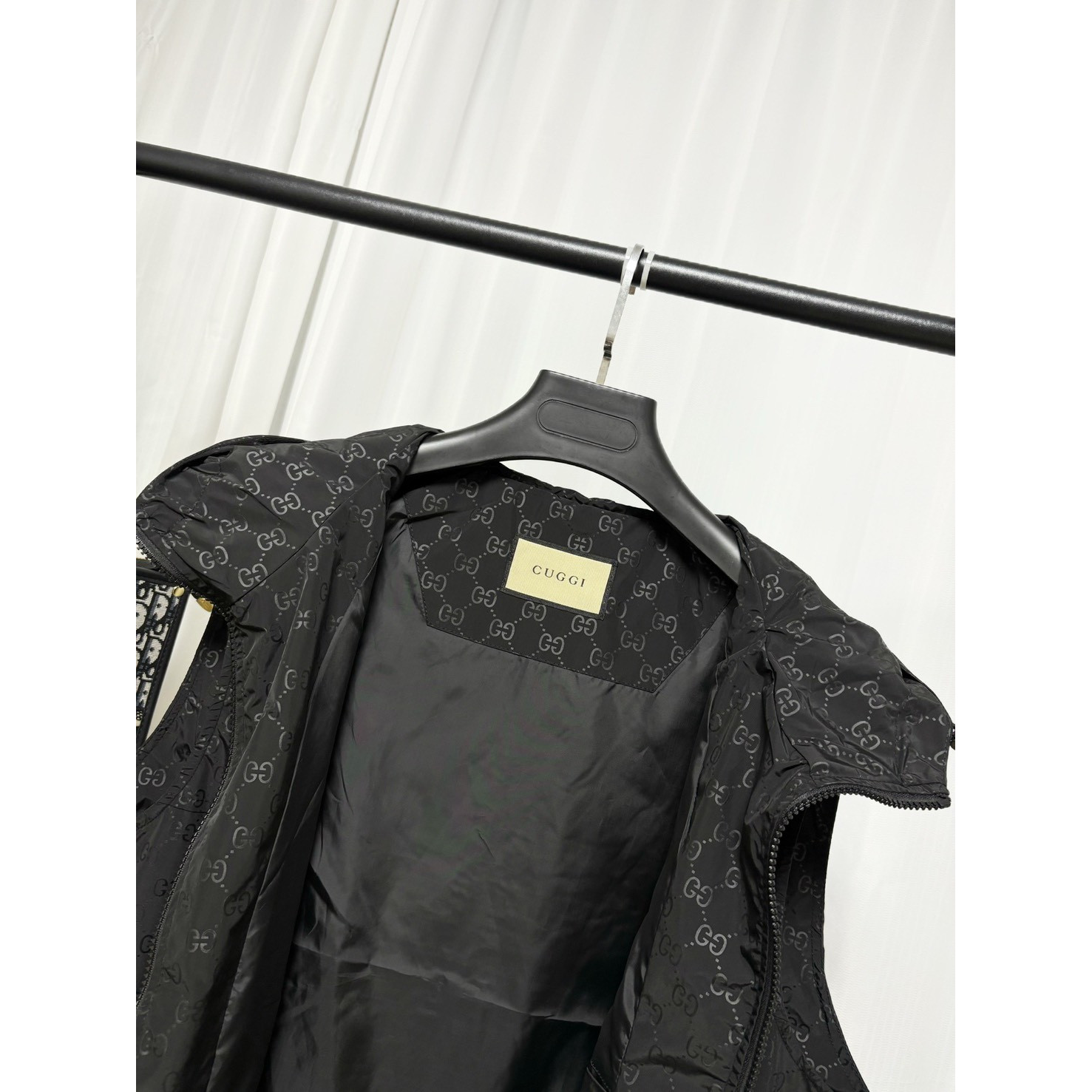 <p>Gucci 马甲连帽外套</p>