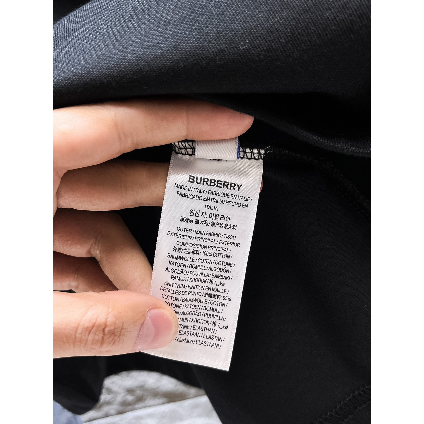 <p>BURBERRY 长袖T恤(黑)</p>