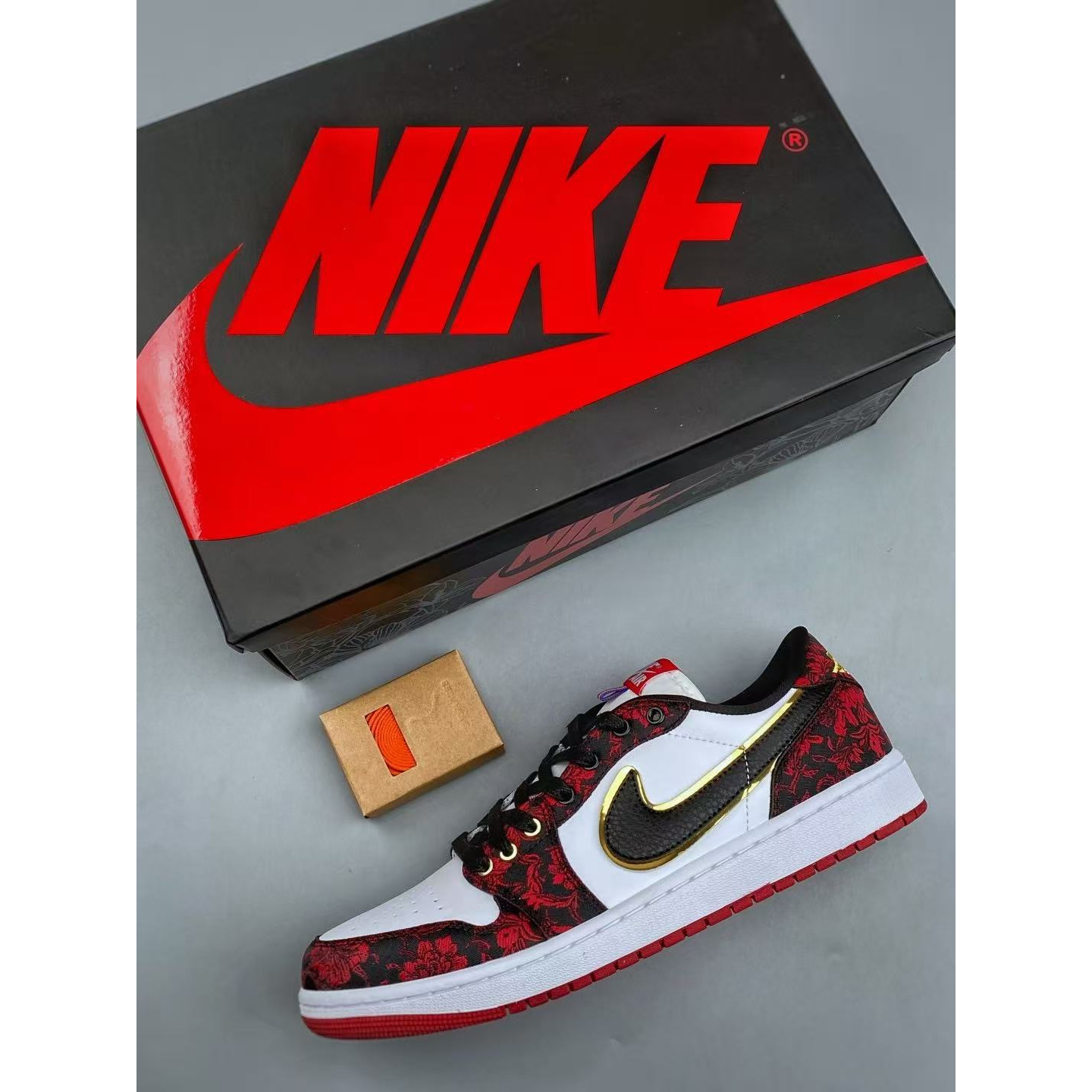 <p>Nike Air Jordan 1 Low&nbsp;休闲板鞋(紅)</p>
