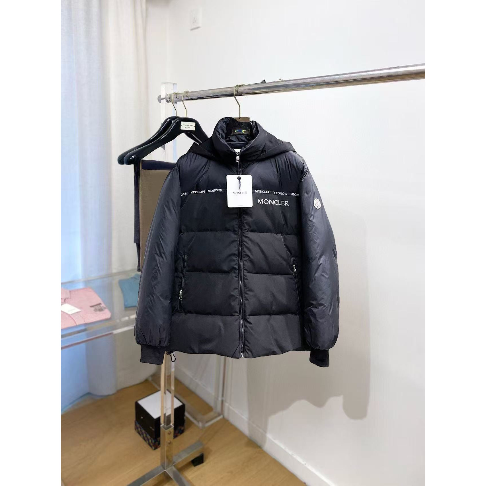 <p>MONCLER 秋冬新款羽绒服(黑)</p>