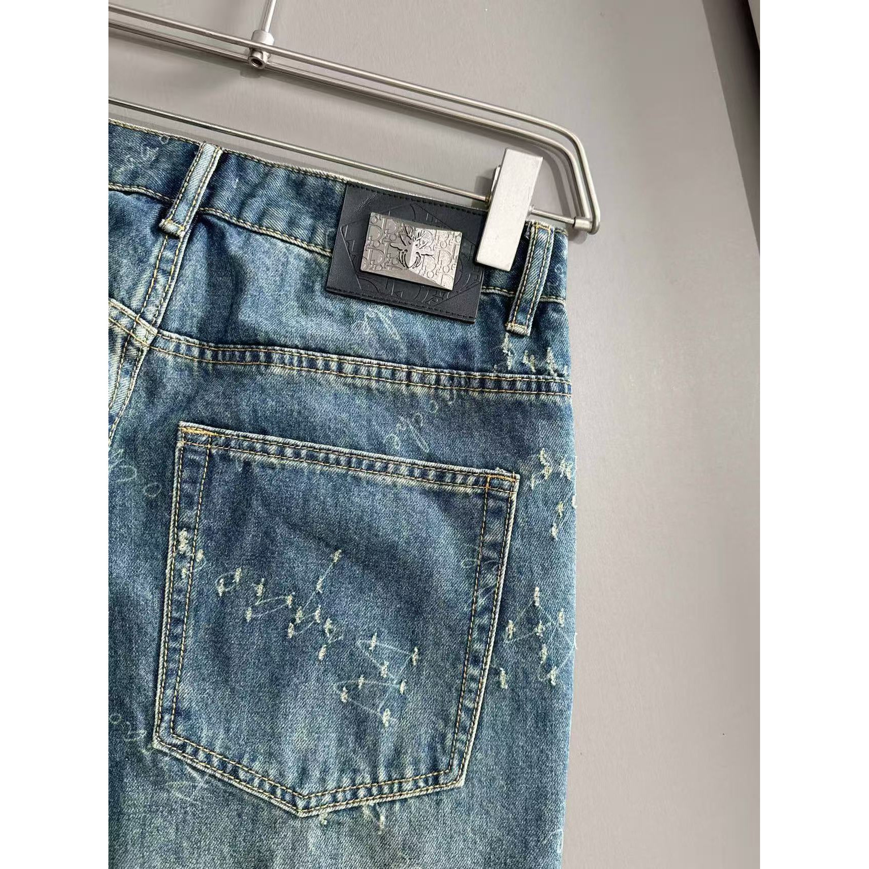 <p>DIOR&nbsp;四季款经典牛仔裤直筒长裤(藍)</p>