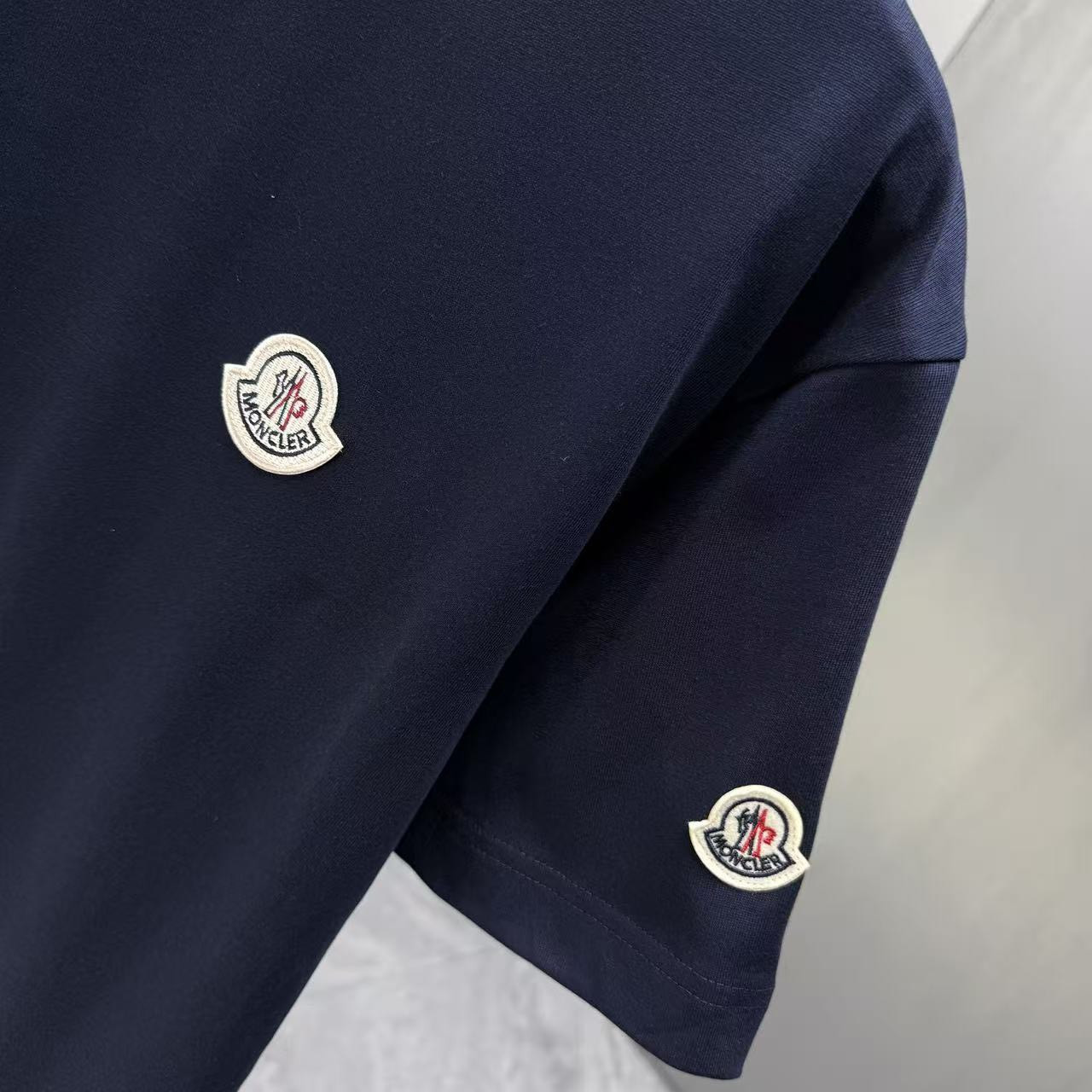 <p>Moncler 短袖T恤(深藍)</p>