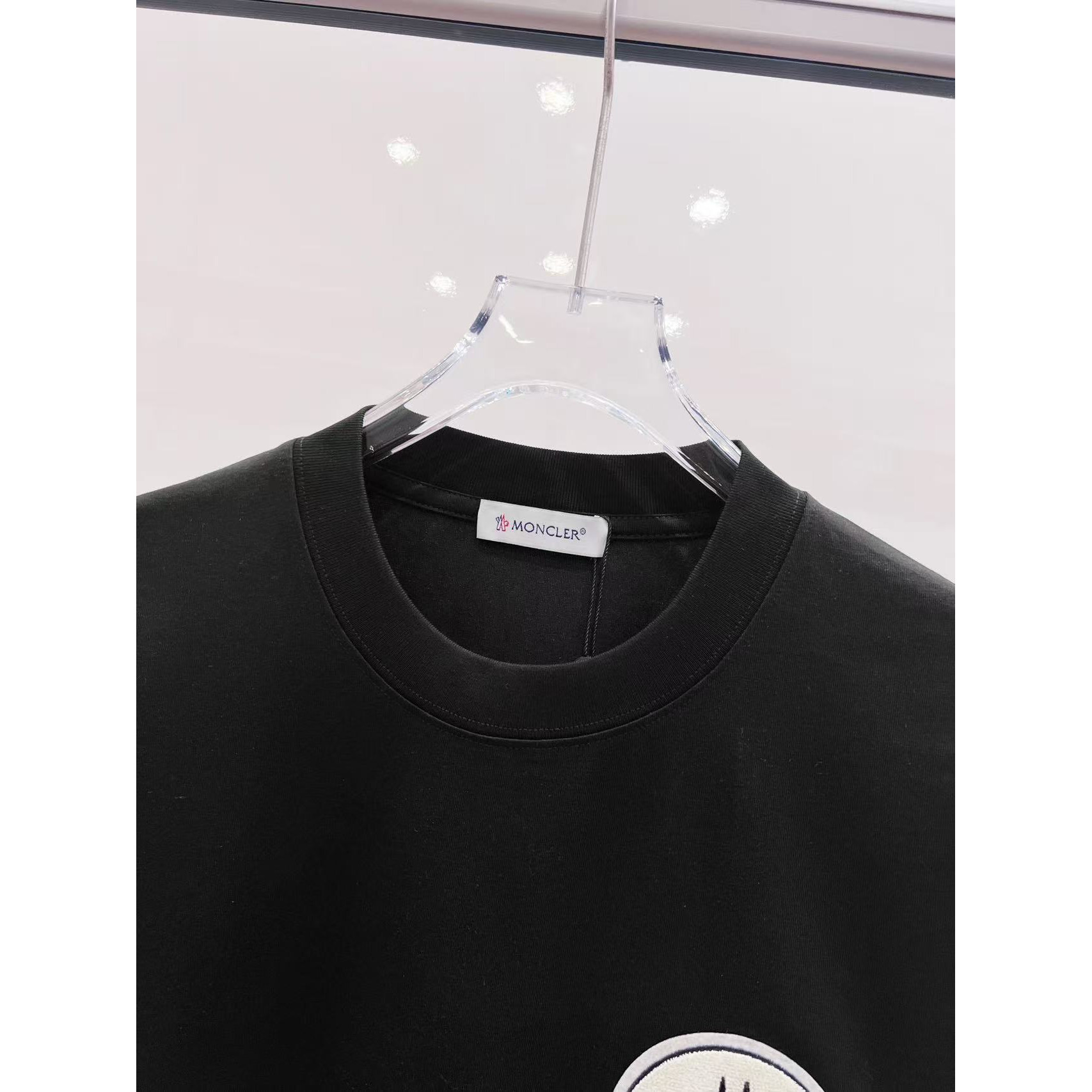 <p>MONCLER&nbsp;纯棉面料高端短袖(黑)</p>