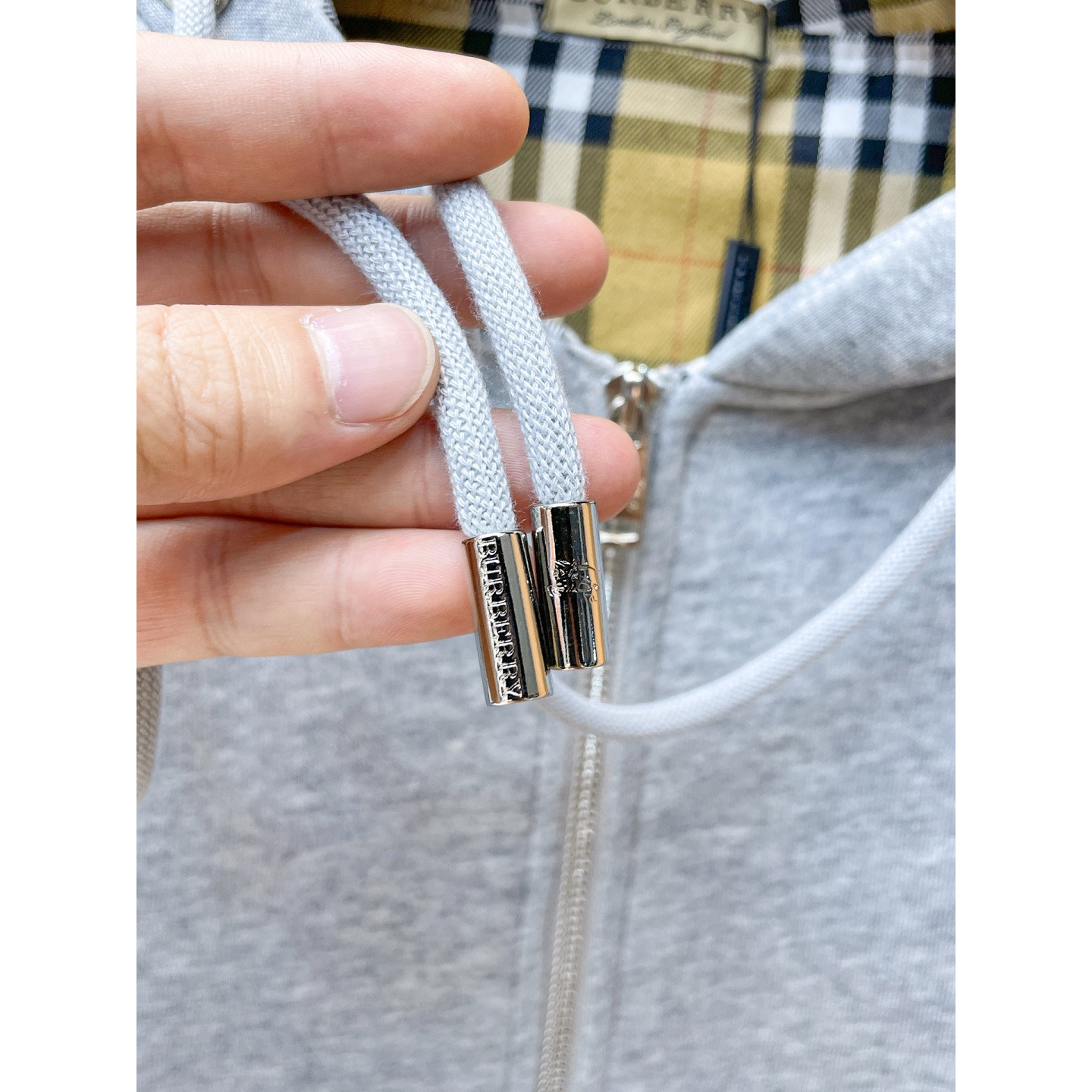 <p>BURBERRY 精品外套(灰)</p>