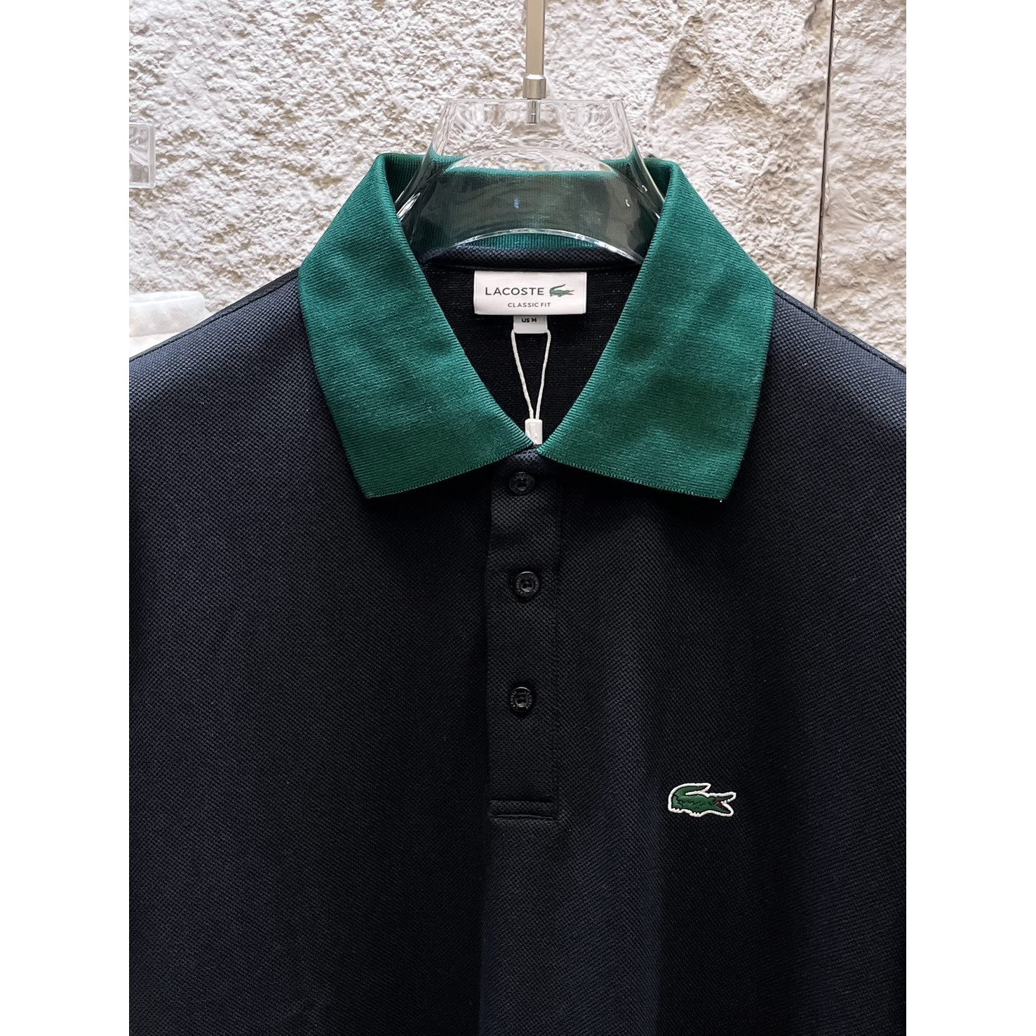 <p>LACOSTE&nbsp;短袖翻领polo衫</p>