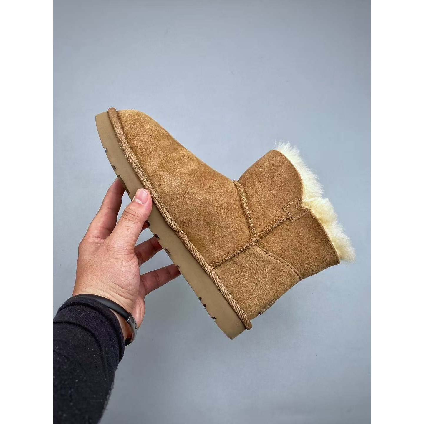 <p>UGG MINI BAILEY BUTTON II 雪地靴女靴&nbsp;&nbsp;</p>