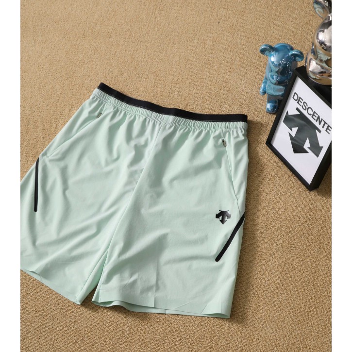 <p>DESCENTE RUNNING 系列男款三分運動短褲</p>