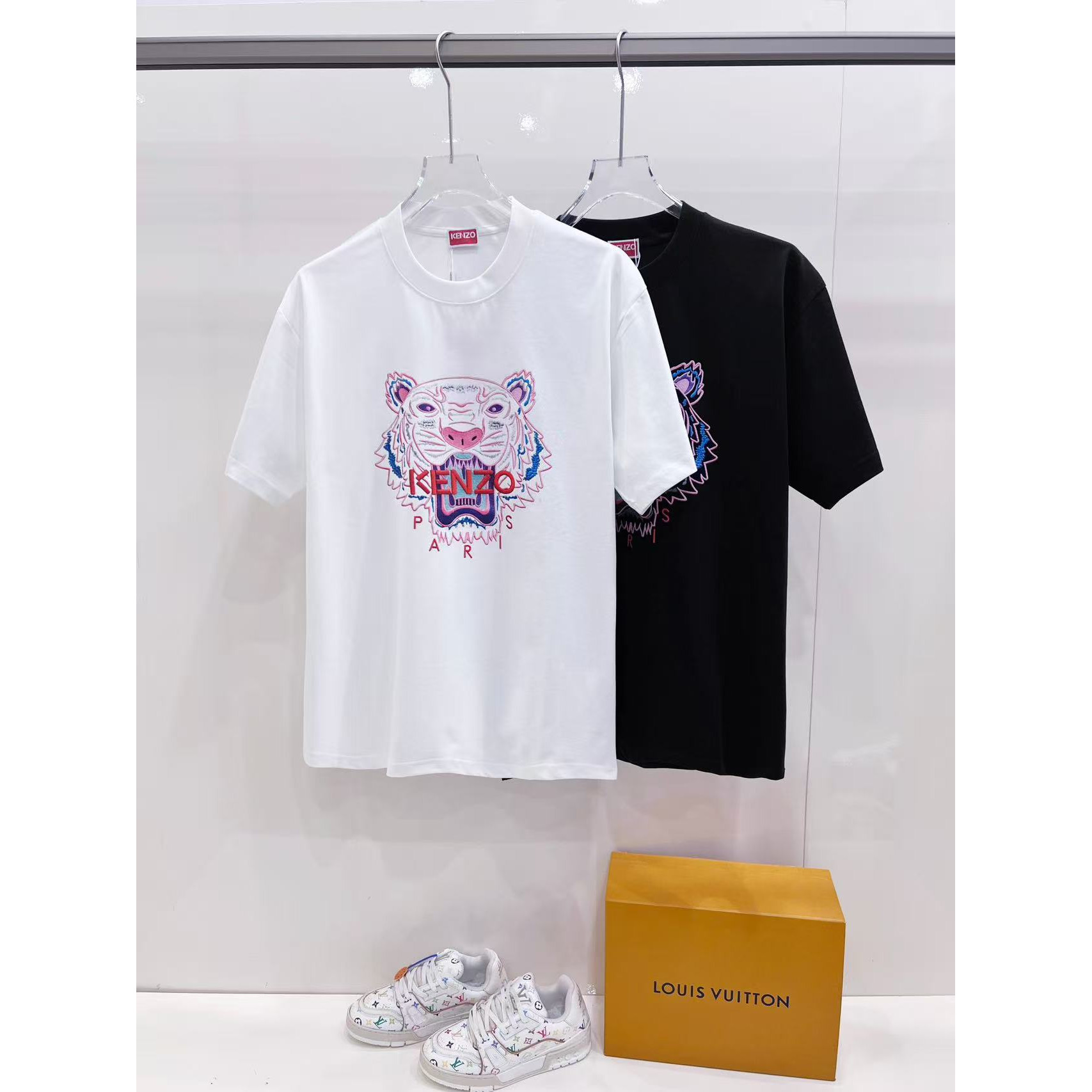 <p>KENZO 短袖圆领T恤(白)</p>