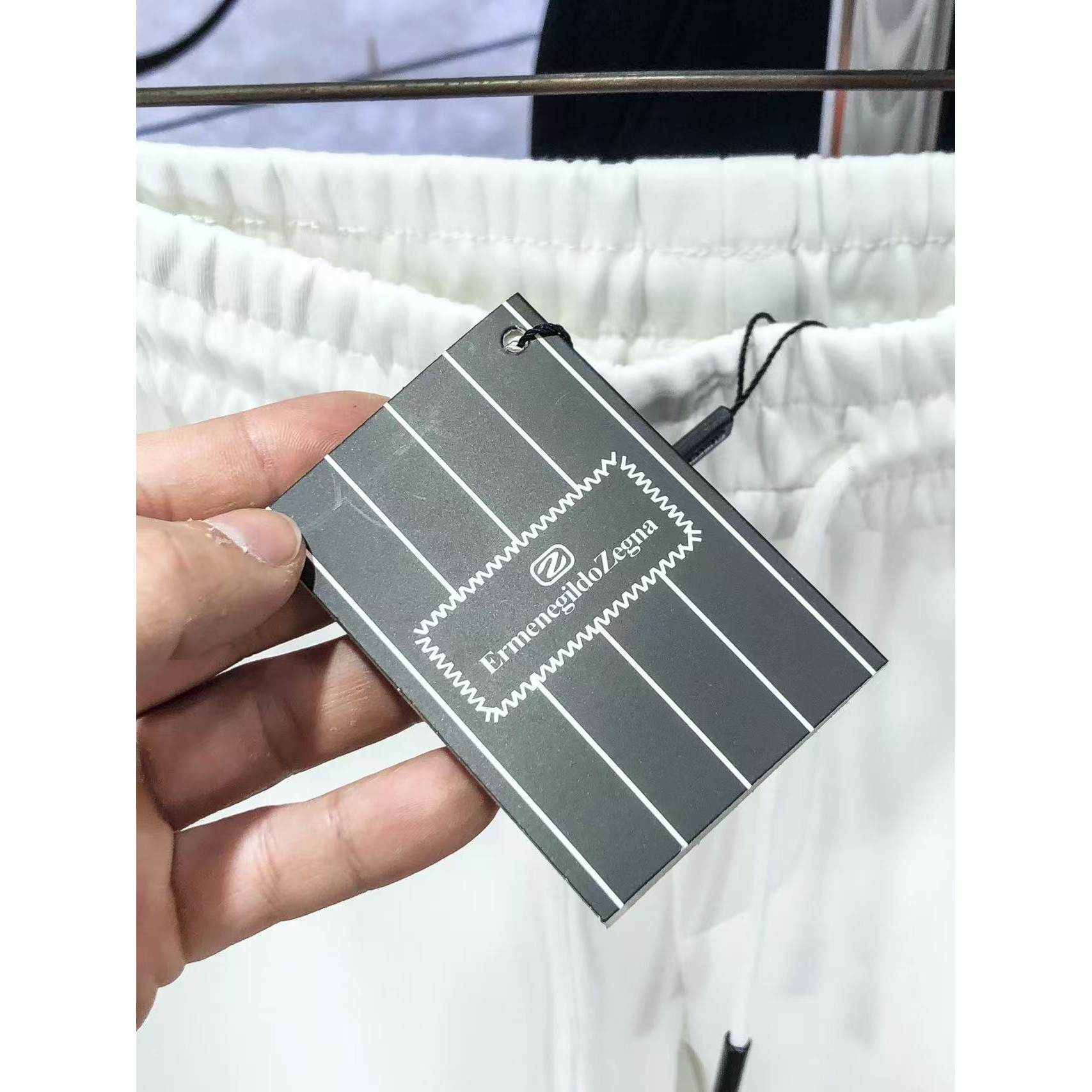 <p>Ermenegildo Zegna&nbsp;高品质时尚休闲裤(782948)</p>