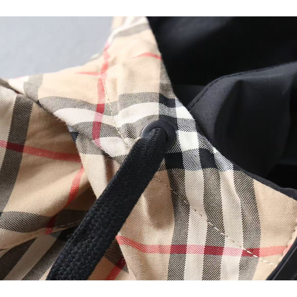 <p>BURBERRY 男士夹克外套(800825)</p>