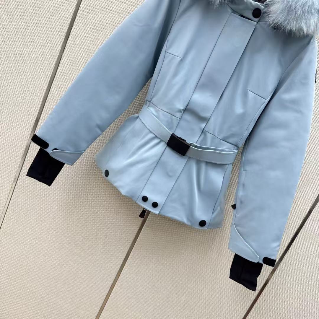 <p>MONCLER 经典Celac短款收腰羽绒滑雪服(天藍)</p>