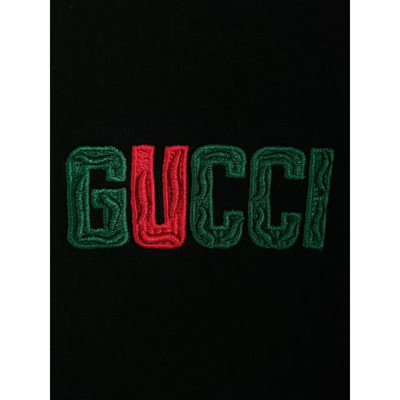 <p>GUCCI 刺绣短袖T恤(黑)</p>