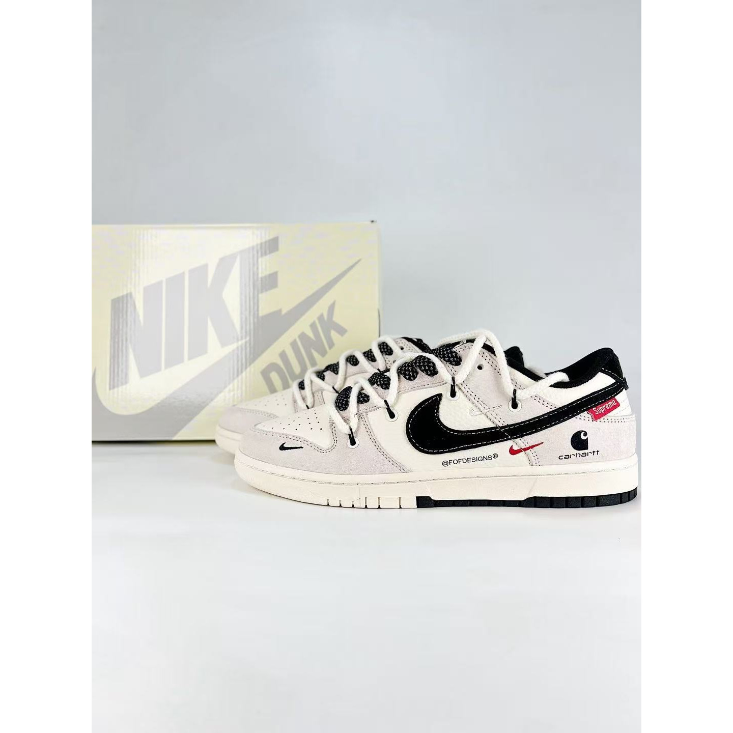 <p>NIKE DUNK SB LOW 全新配色&nbsp;</p>