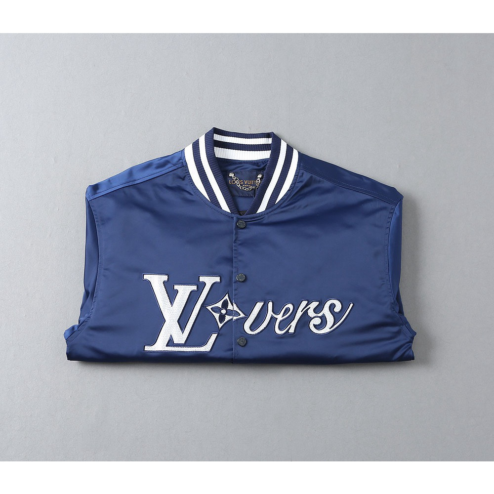 <p>LV&nbsp;新款男士夹克外套</p>