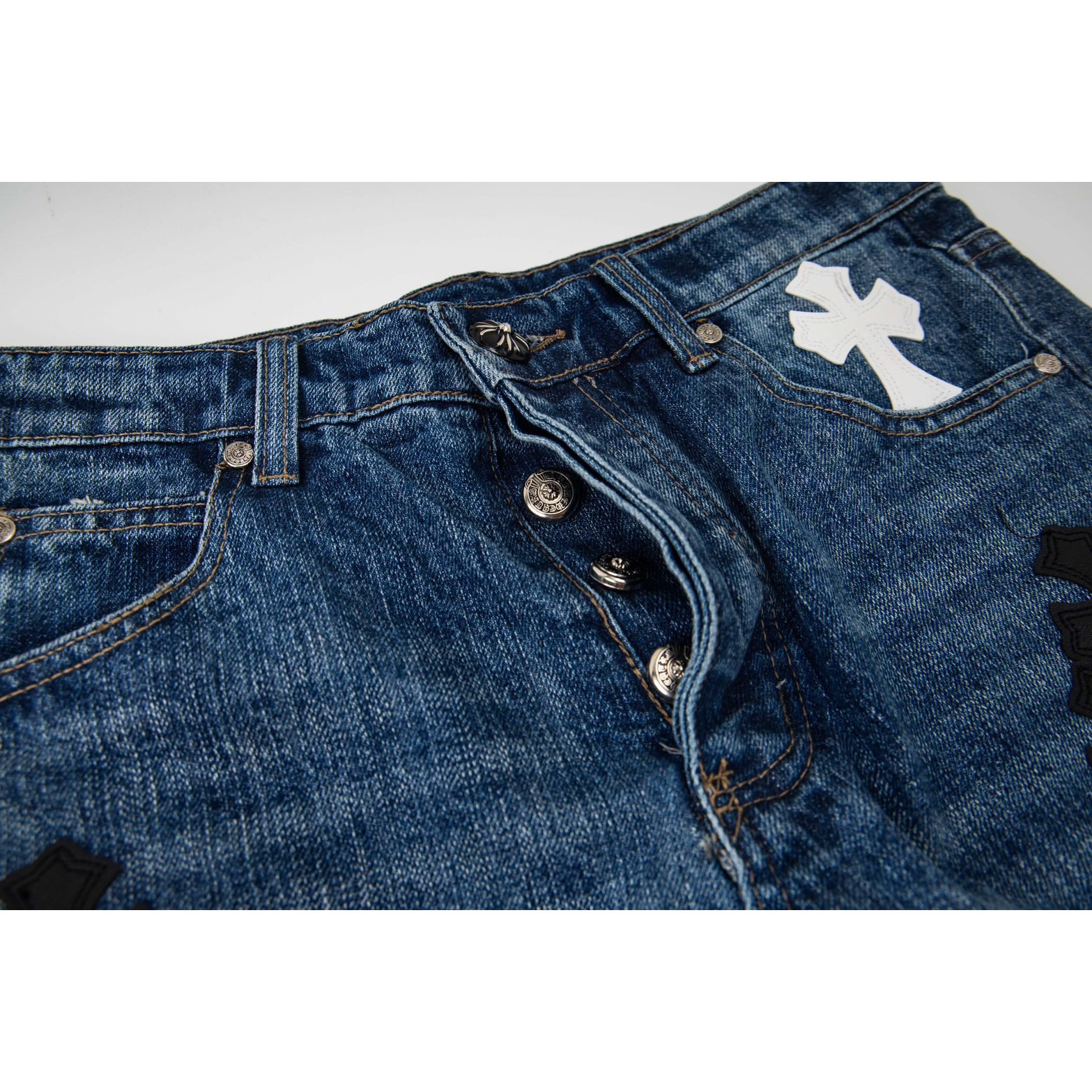 <p>CHROME HEARTS 蓝裤黑白多皮牛仔裤(1790#)</p>
