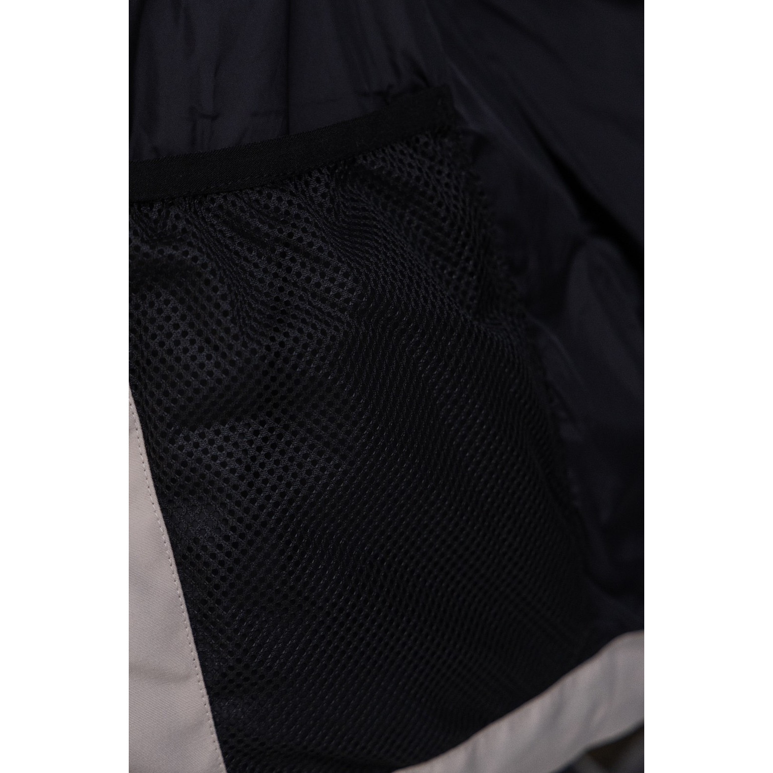 <p>Canada Goose 顶级狼毛Wyndham 2048M &nbsp;29款 系列派克大衣羽绒服(奶白色)</p>