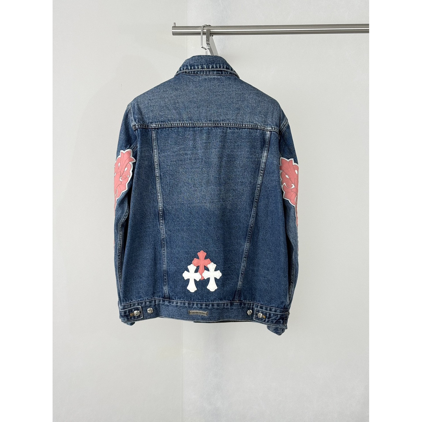 <p>CHROME HEARTS 三十字架牛仔外套</p>