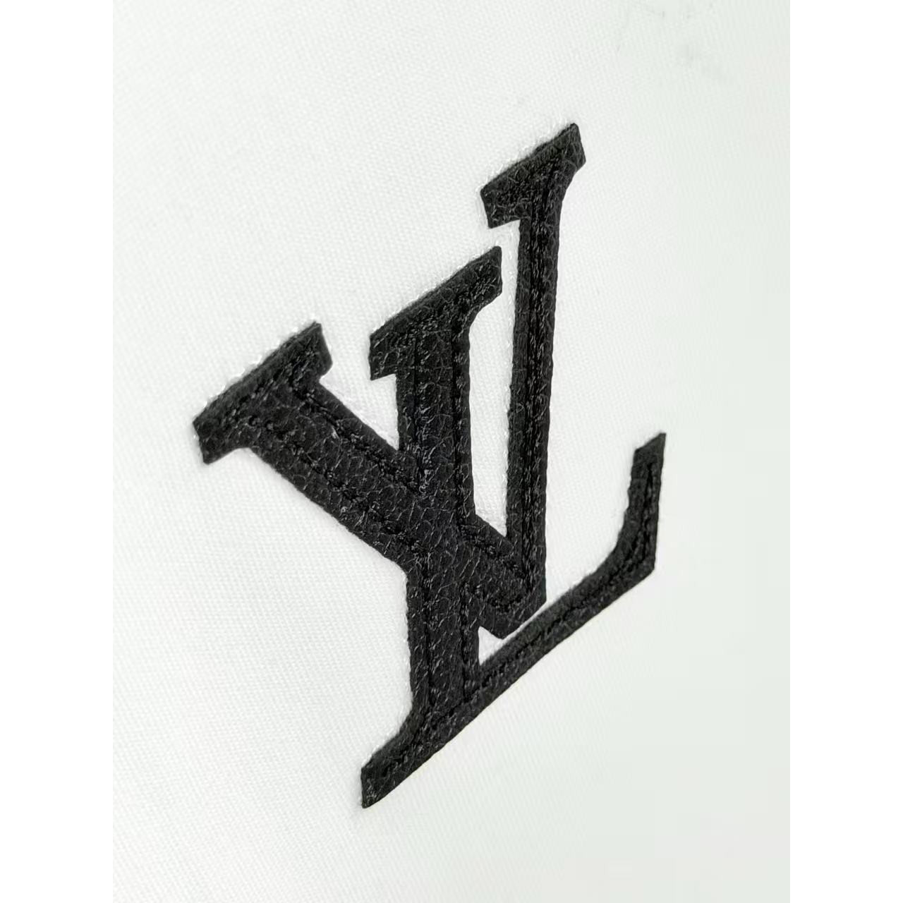 <p>LV 刺绣短袖T恤(白)</p>