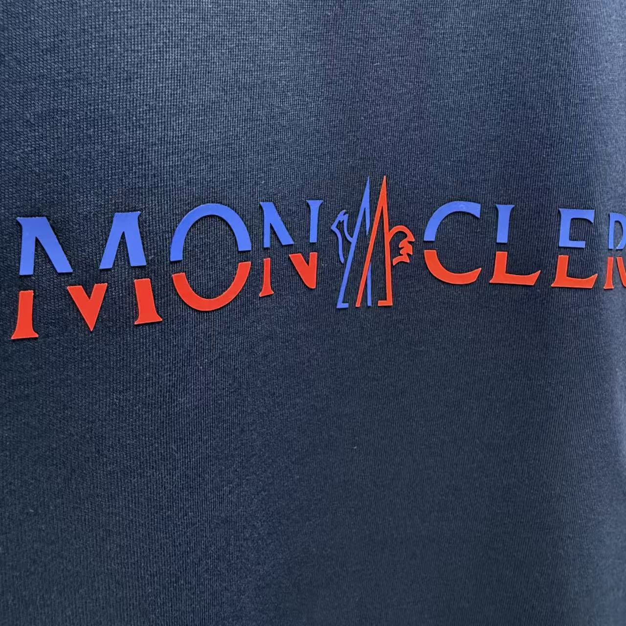 <p>Moncler 短袖T恤(深藍)</p>