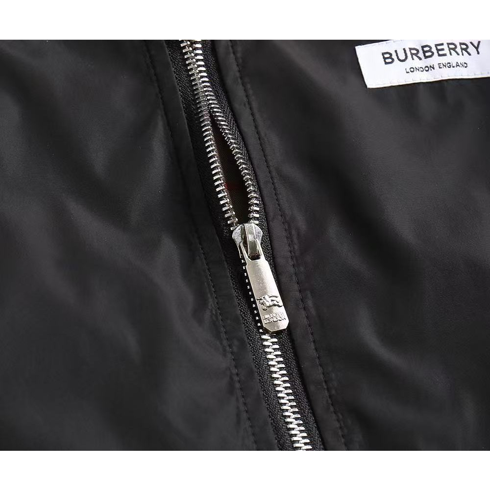 <p>BURBERRY&nbsp;男士夹克外套(黑)</p>