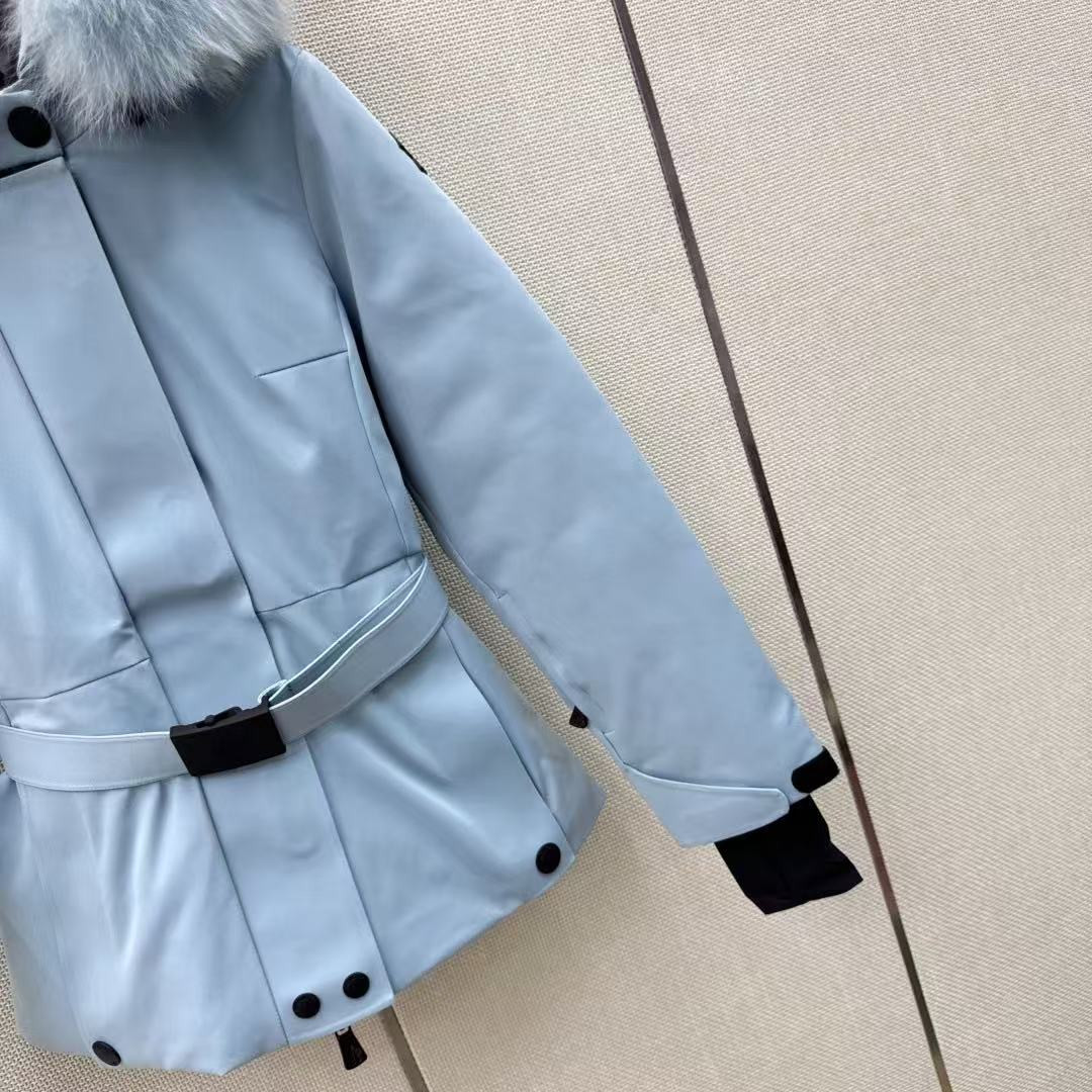 <p>MONCLER 经典Celac短款收腰羽绒滑雪服(天藍)</p>