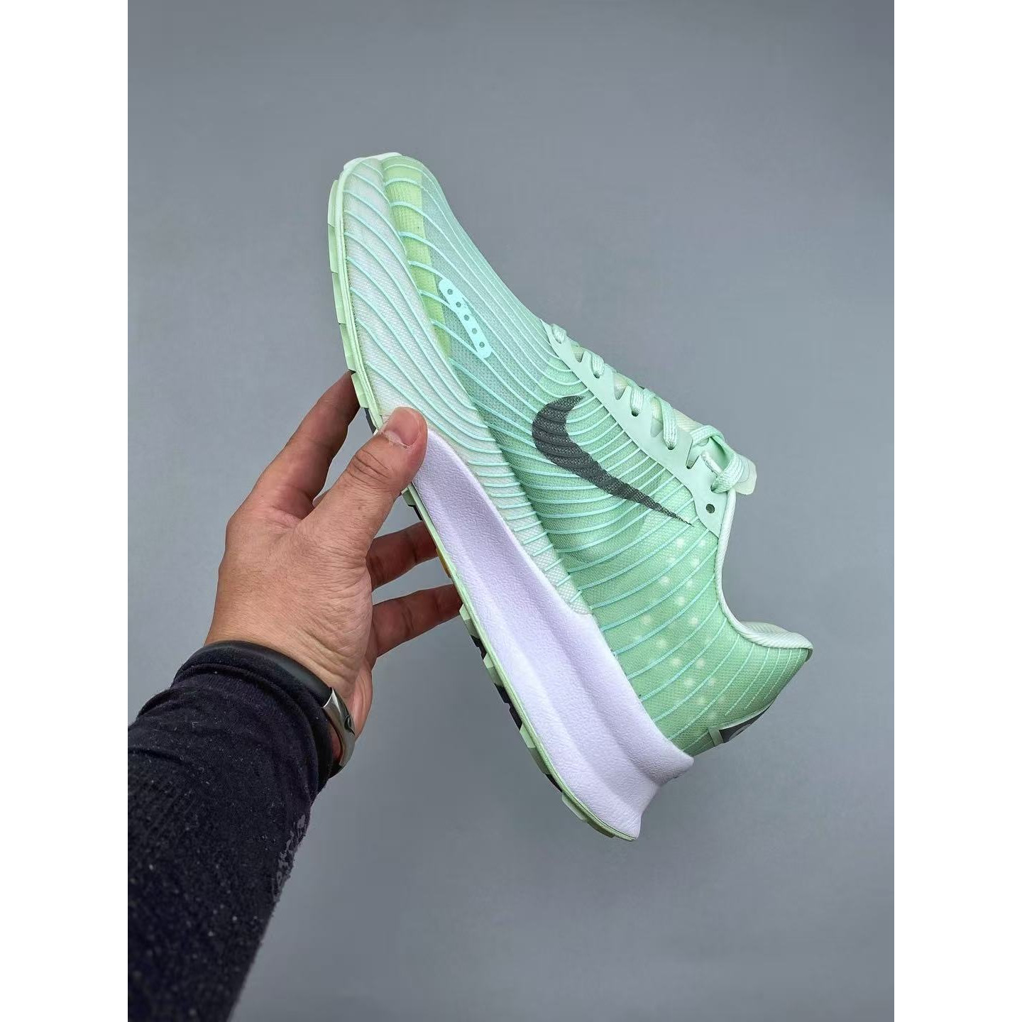 <p>Nike Zoomx ACG Ultrafly Trail&nbsp; 透气越野跑步鞋&nbsp;</p>