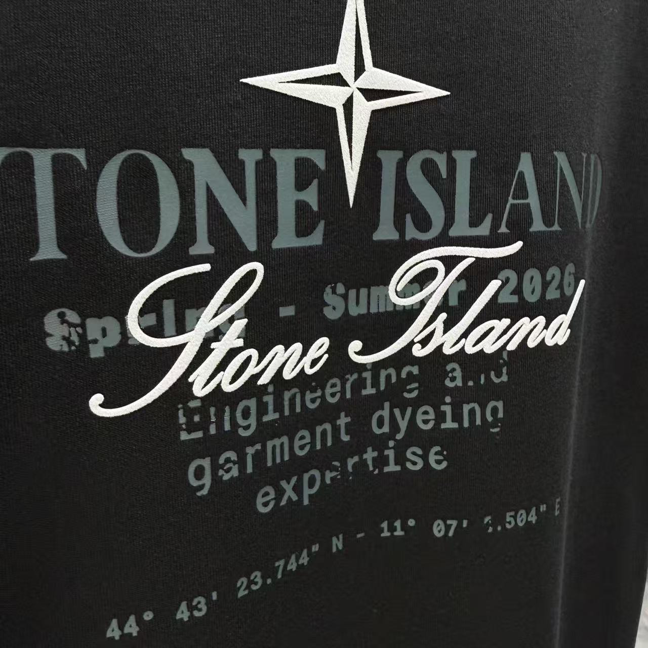 <p>Stone Island 短袖T恤(黑)</p>