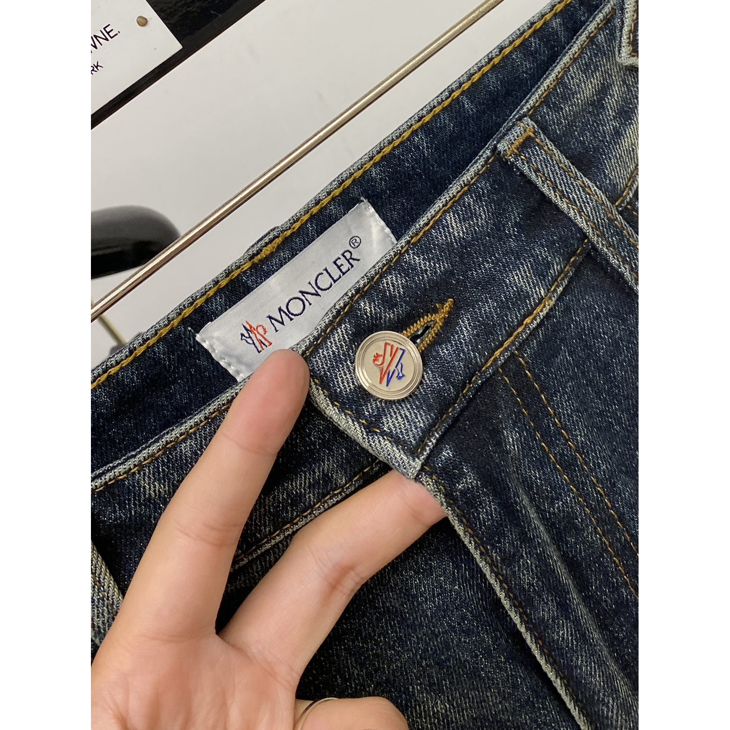 <p>MONCLER 休闲牛仔裤</p>