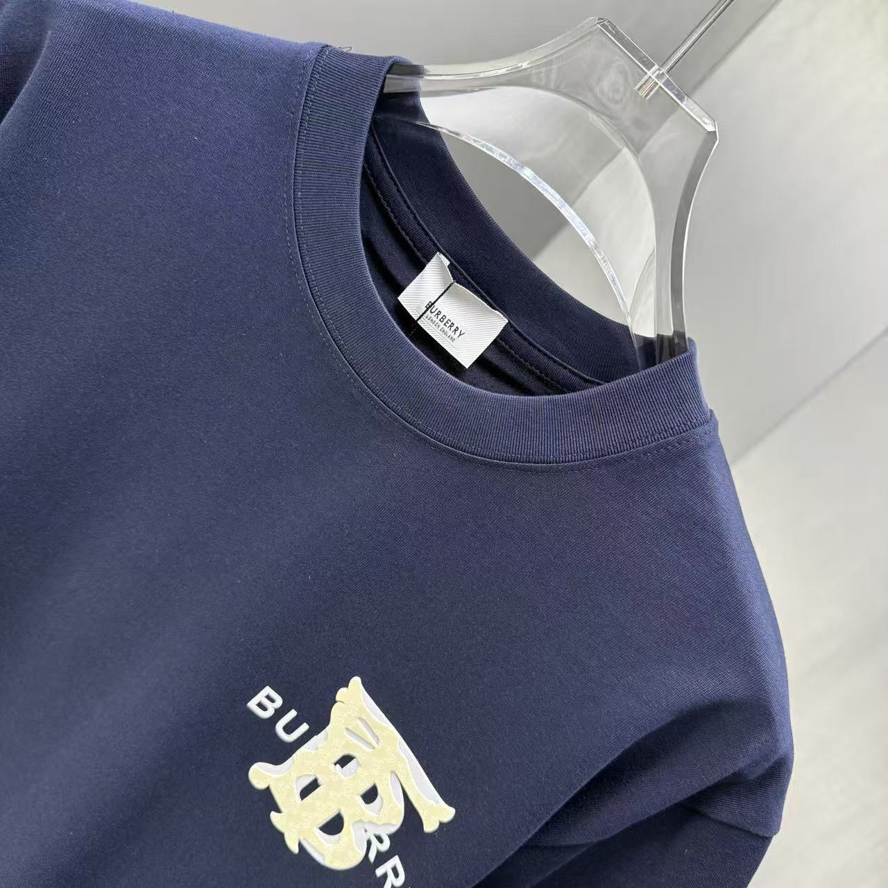 <p>BURBERRY 短袖T恤(黑)</p>