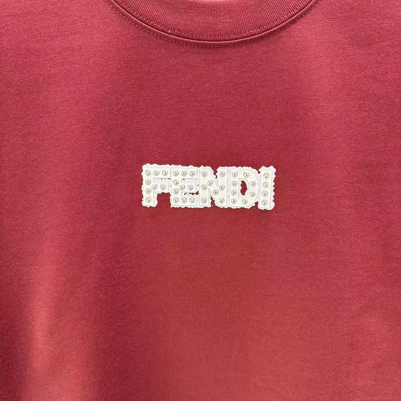 <p>FENDI 短袖T恤(紅)</p>