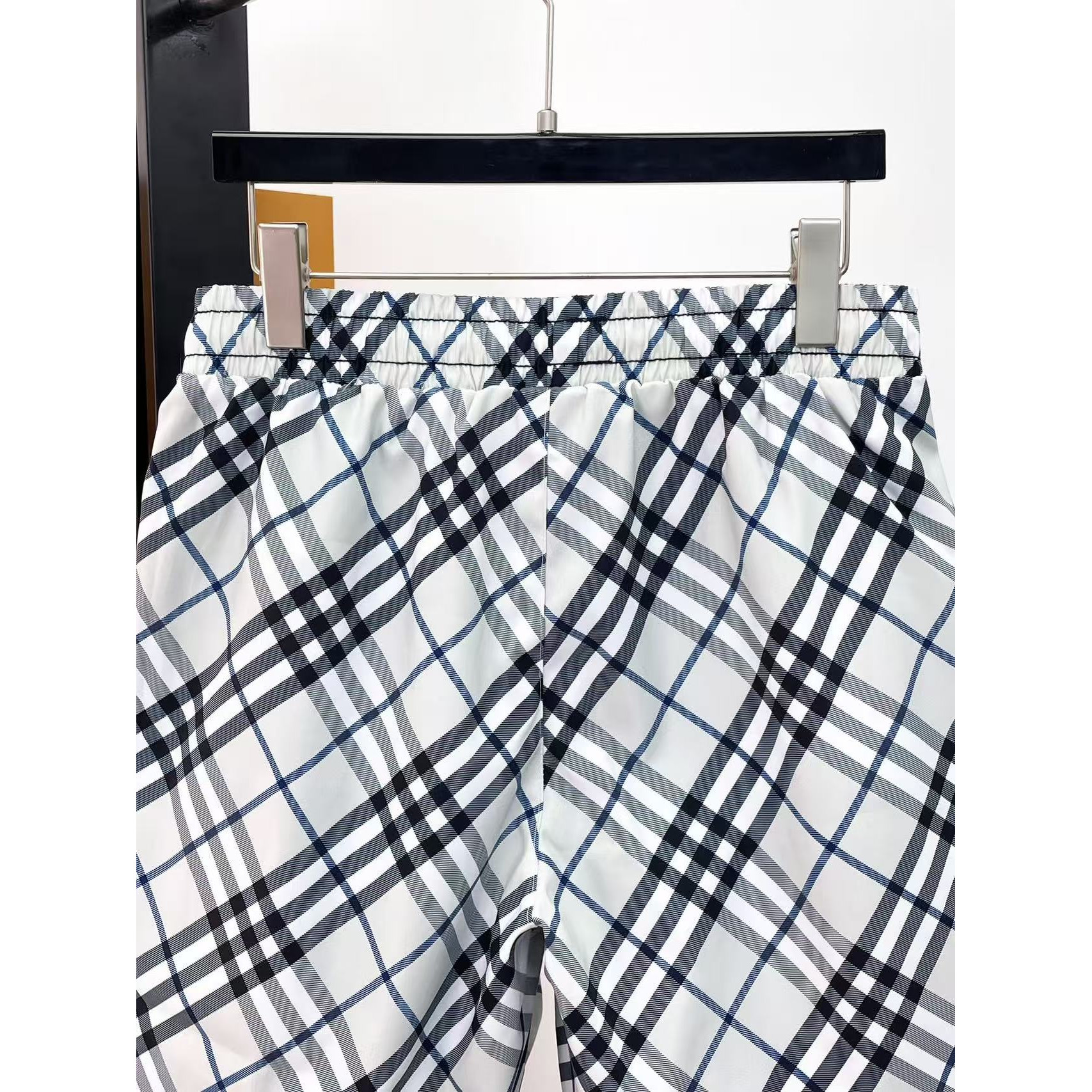 <p>BURBERRY 专柜新款休闲短裤(黑)</p>