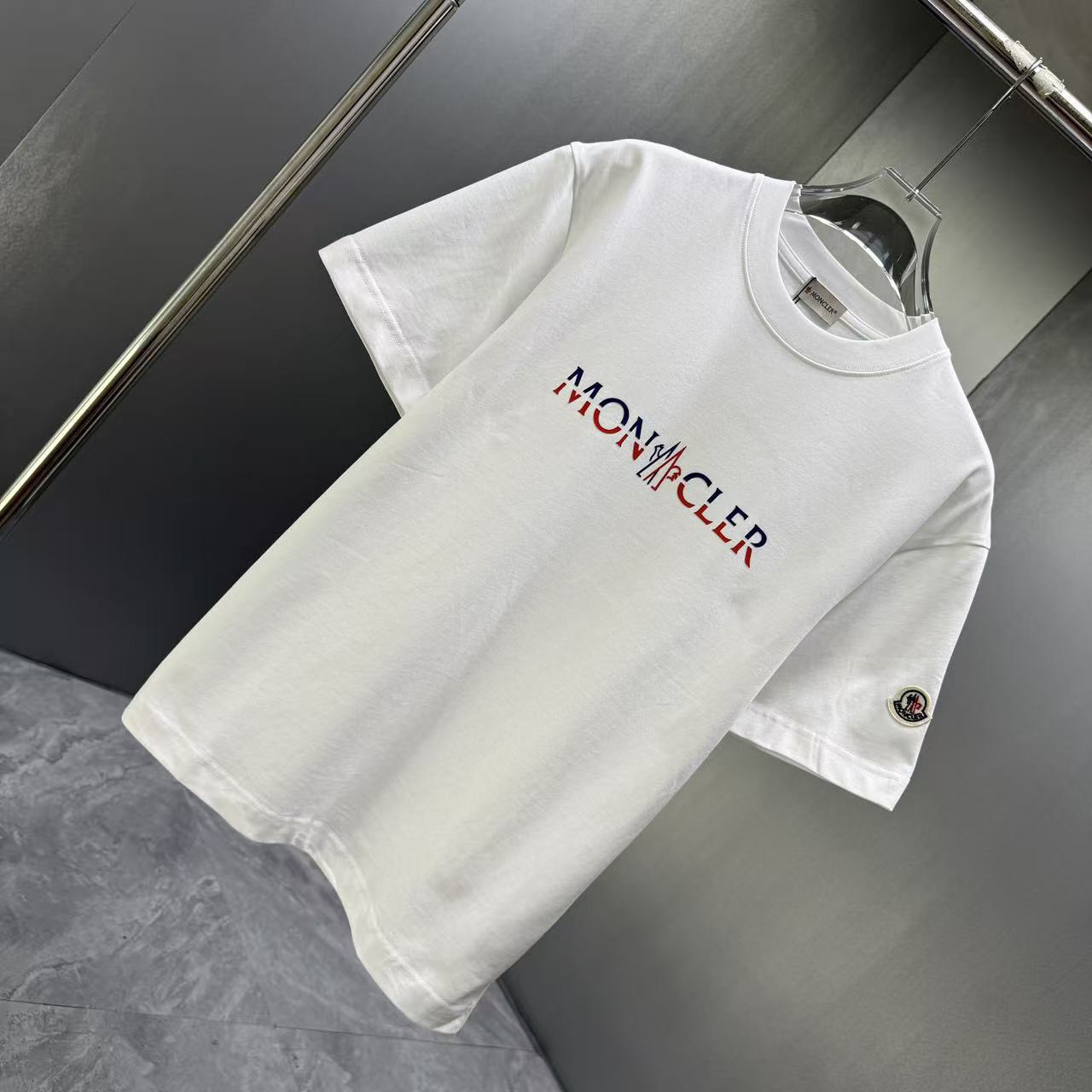 <p>Moncler 短袖T恤(白)</p>