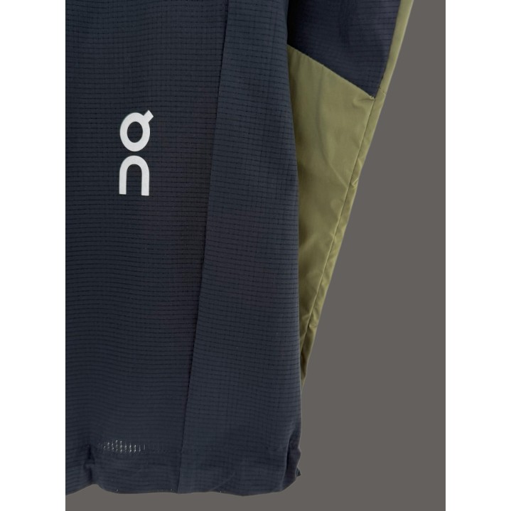 <p>On Weather Jacket Insulated 輕量外套</p>