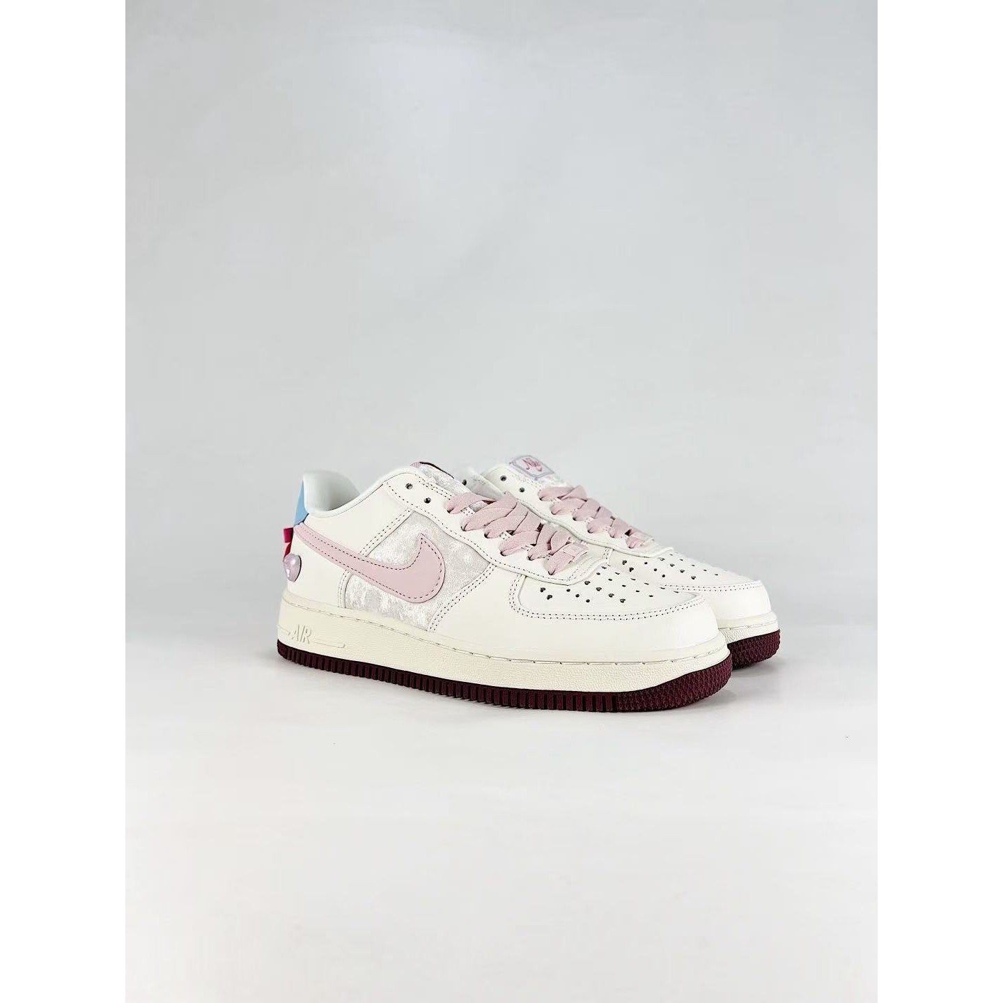 <p>Nike Air Force1 07 low&nbsp; (粉)</p>