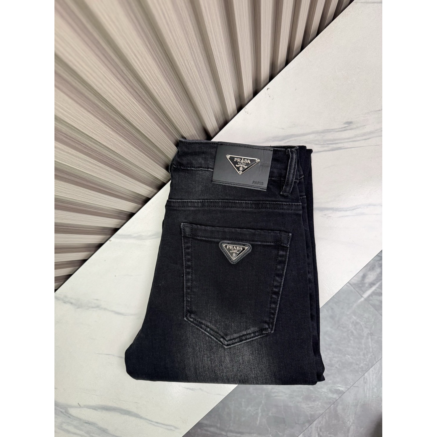 <p>PRADA 休閒牛仔褲</p>