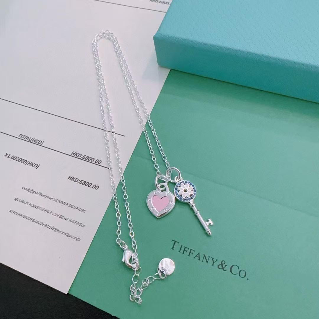 <p>TIFFNY&amp;CO. 項鍊</p>