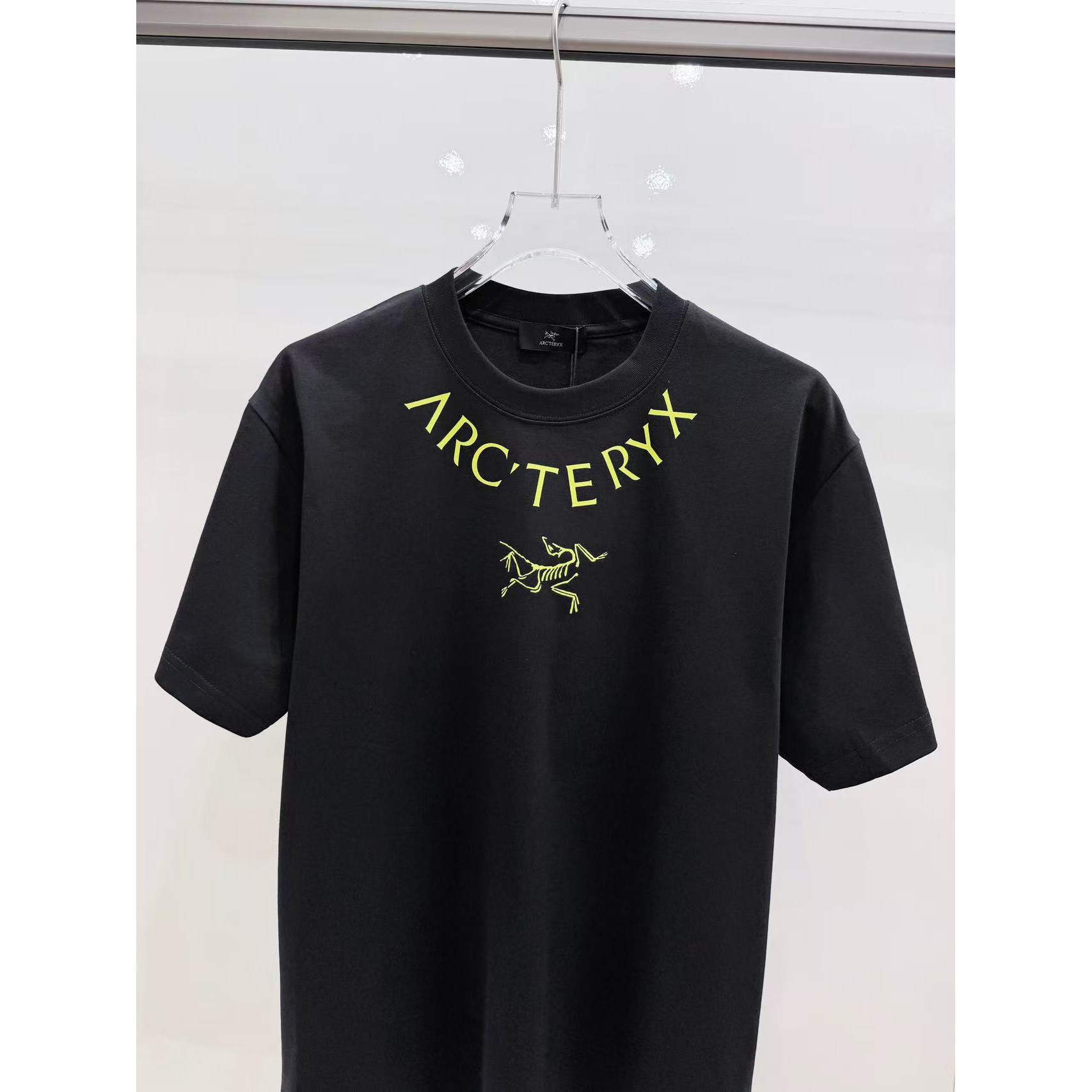<p>Arc'teryx 短袖圆领T恤(黑)</p>