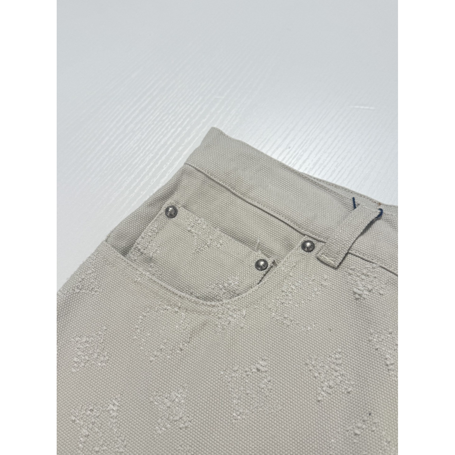 <p>LV 暗纹Monogram老花牛仔长裤(卡其)</p>