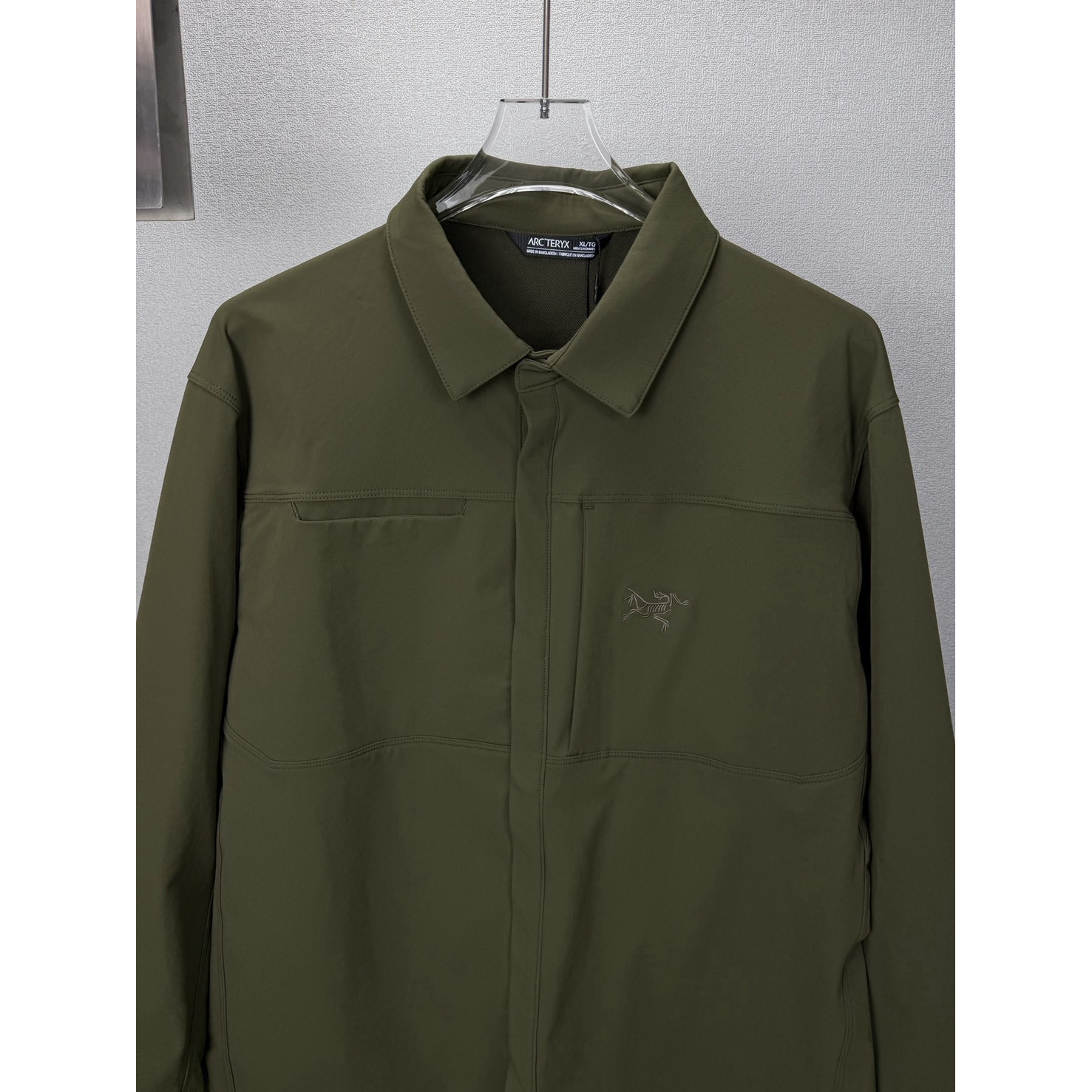 <p>Arc'teryx 情侣款翻领夹克外套(军绿色)</p>
