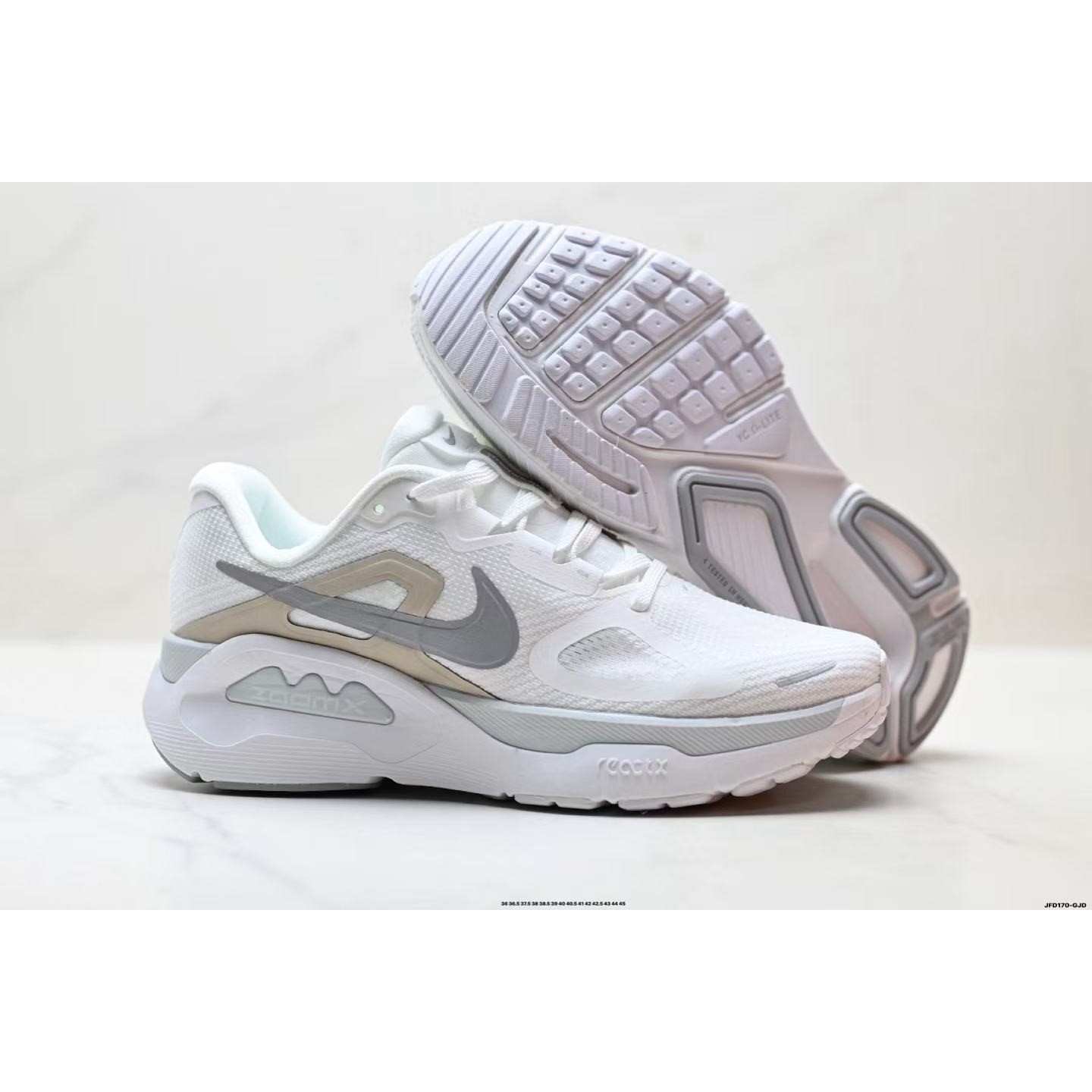 <p>NIKE STRUCTURE PLUS&nbsp; 低帮跑步鞋(白)</p>
