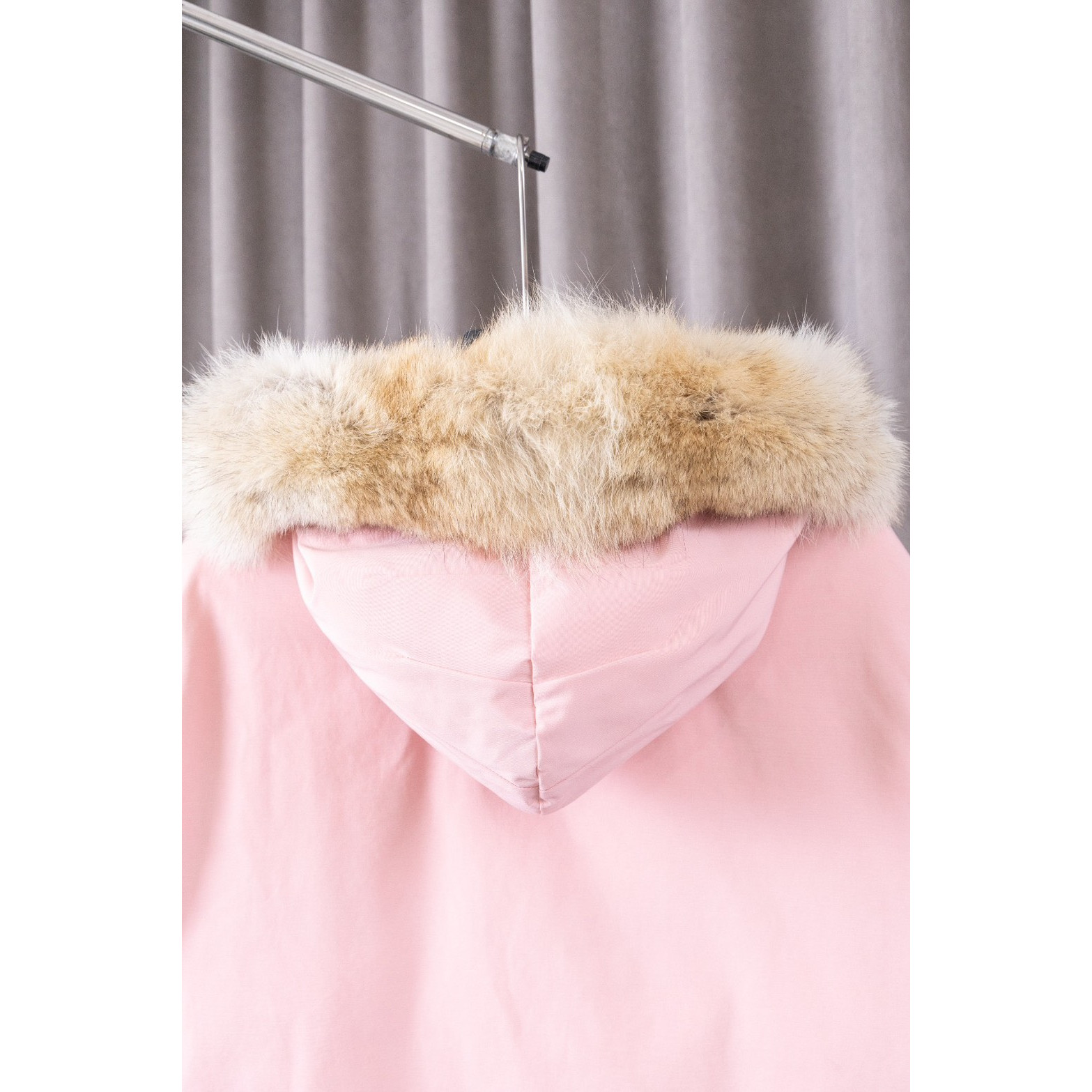 <p>Canada Goose 顶级狼毛Expedition 08款 4660M 远征派克羽绒服(粉色)</p>