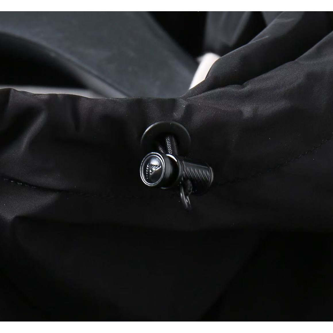 <p>Giorgio_Armani&nbsp;<span style="font-size:13px">男士夹克外套(黑)</span></p>
