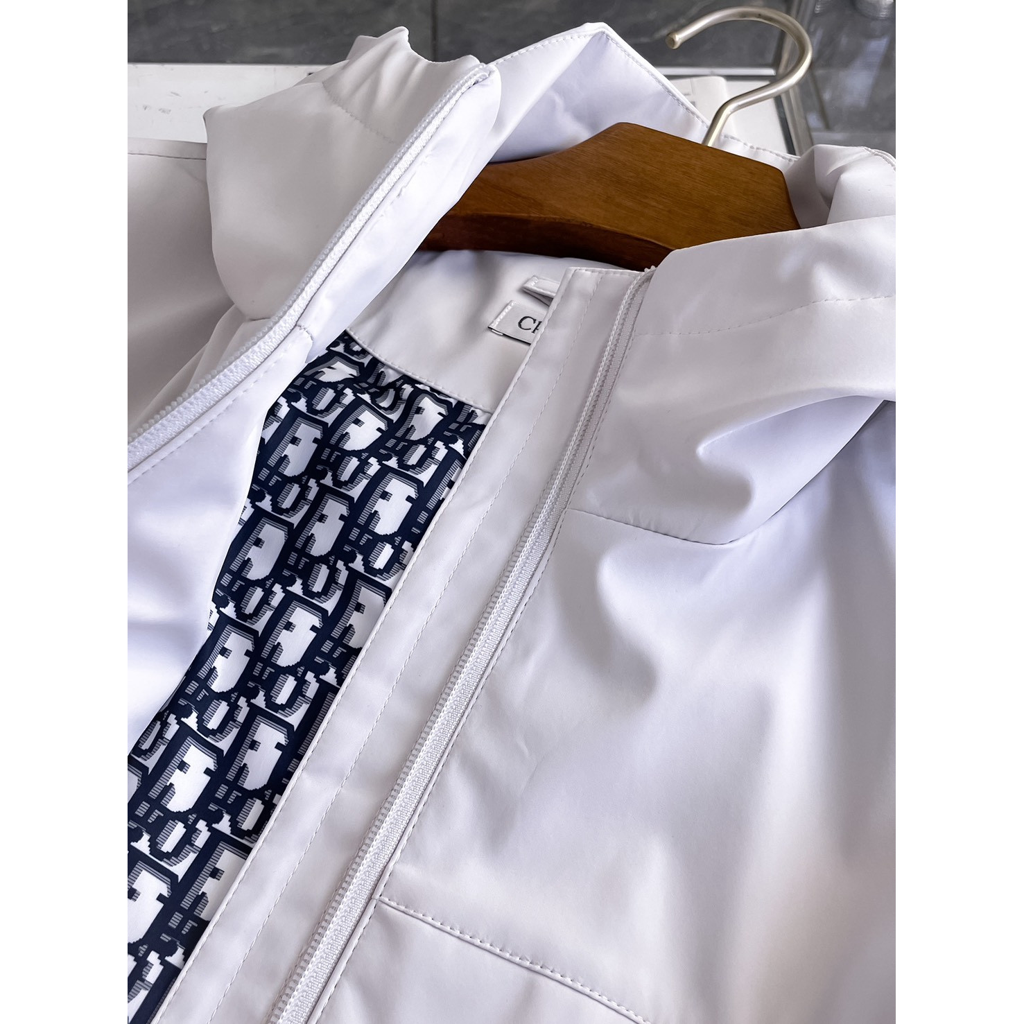 <p>DIOR 男士夹克外套(白)</p>