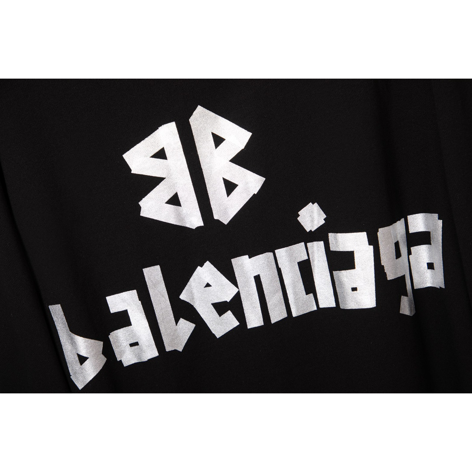 <p>Balenciaga 印花连帽外套(DZ83)(黑色)</p>