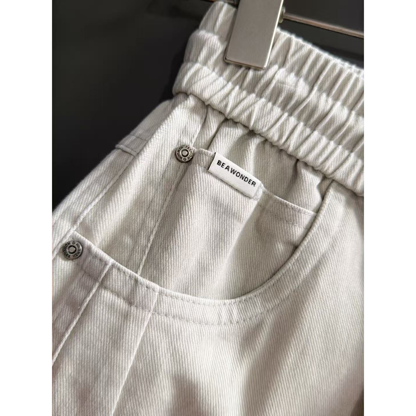 <p>PRADA 秋冬新款松紧带休闲裤(白)</p>