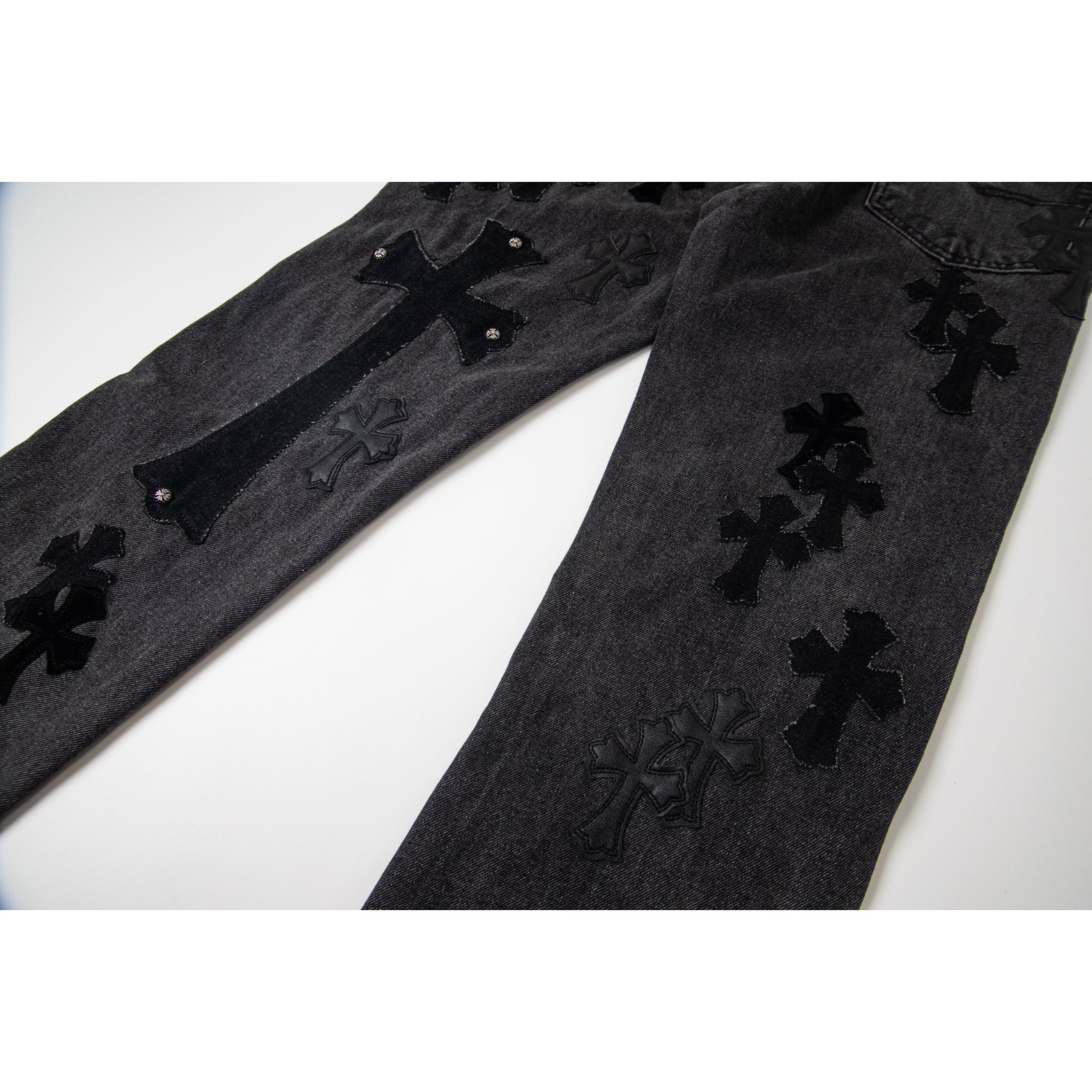 <p>CHROME HEARTS 黑色拼多黑皮大魔王牛王牛仔裤(1769#)</p>