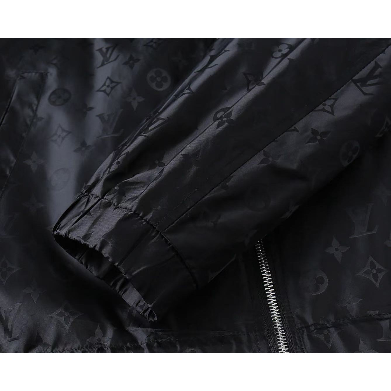<p>LV 男士夹克外套(黑)</p>